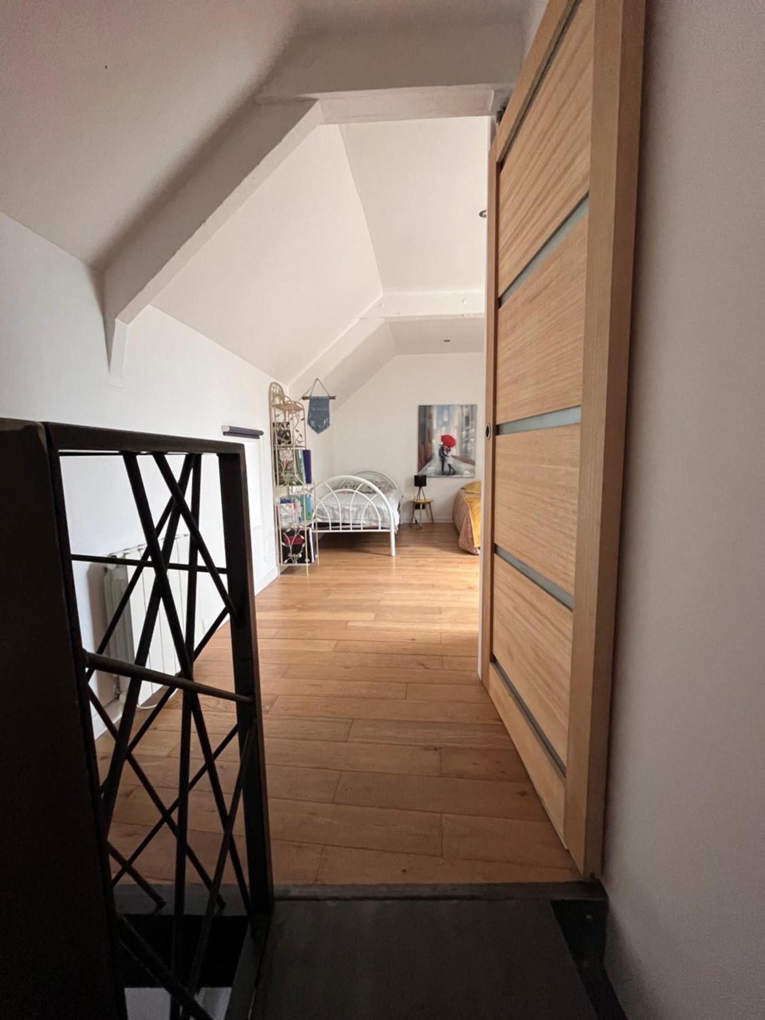 Gite Maisonnette- Et A Cote Coule Une Riviere Josselin Exterior foto